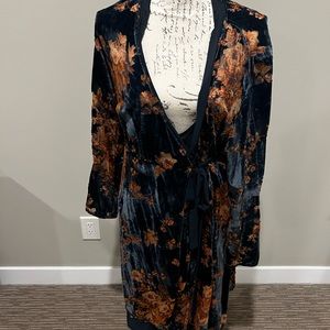 Beautiful fall velvet wrap dress from non smoker